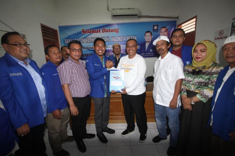 Pakai Kaos Kampanye #Ayokbikincantikmedan, Akhyar Nasution Daftar ke 4 Partai