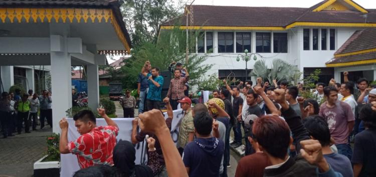 LP3SU Demo ke Kantor Dinas PU Medan, Bersihkan Pejabat Bermental Koruptor