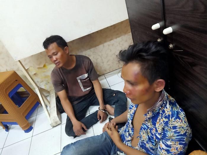 Hendak Curi Ponsel, Dua Maling Bonyok Dihajar Massa di Gaharu