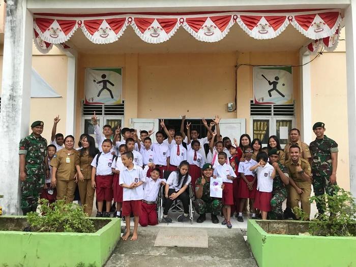 Hari Disabilitas Internasional, Satgas Pamrahwan Yonif 754/ENK Kostrad Kunjungi SLB Mimika