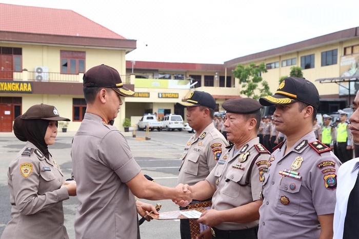Kapolrestabes Medan Berikan Penghargaan untuk Polisi Sukses Jalankan Program 1092