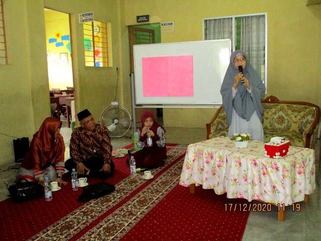Dosen UMN Bimbing Guru Bahasa Indonesia Gunakan Powtoon Jadi Media Pembelajaran di MIS Nurus Salam Deli Tua