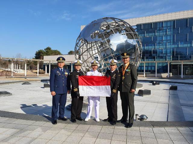 Perwira TNI Mayor Kav Ronald Tampubolon SH Raih Predikat Siswa Internasional Terbaik Sekolah Bahasa Korea