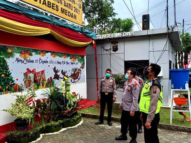 Kapolsek Medan Helvetia Tinjau Pos Pam X Manhattan Nataru di Jalan Gatot Subroto Medan