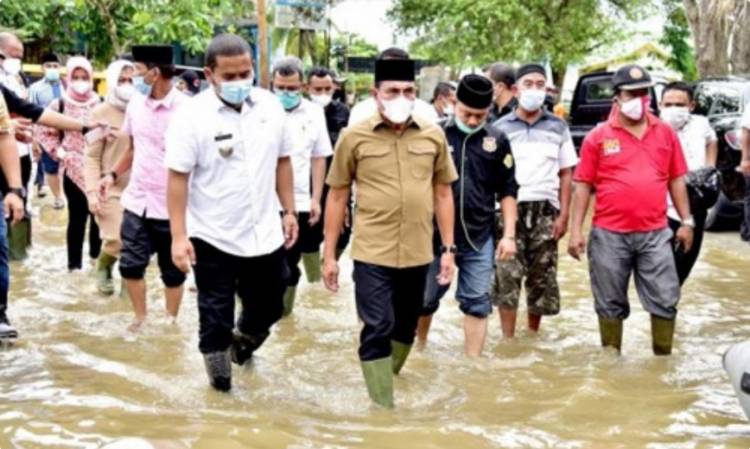 Banjir di Langkat, Gubernur Edy Rahmayadi Turun ke Lokasi dan Serahkan Bantuan untuk Masyarakat