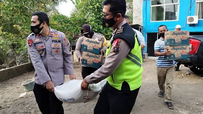 Terkena Musibah Banjir, Kapolsek Medan Helvetia Beri Bantuan Sembako ke Pondok Pesantren An Nur