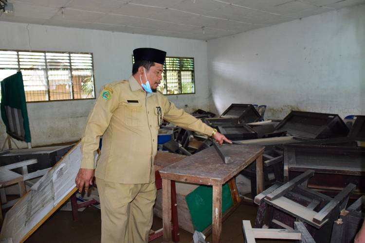 Pasca Banjir di Kota Tebing Tinggi, Kakankemenag Tinjau Gedung MTsN