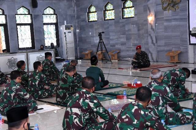 Mabes TNI Selenggarakan Ceramah Rohani Kepada Prajurit dan PNS