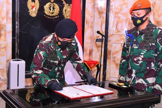 Panglima TNI Pimpin Upacara Sertijab Kapuskersin di Mabes TNI Merdeka Barat