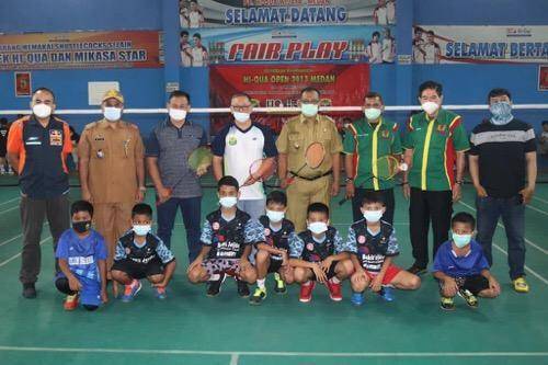 Plt Wali Kota Medan Akhyar Nasution Buka Kejuaraan Bulu Tangkis Hi-Qua Wijaya Open