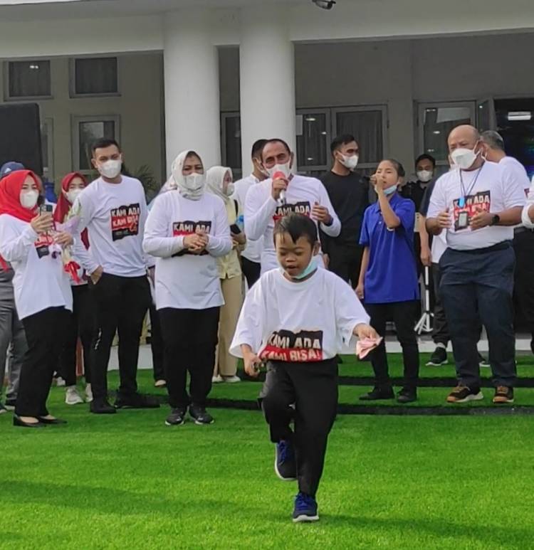 Gubernur Sumut Luapkan Kegembiraan dengan Bernyanyi Bersama Anak-anak Disabilitas
