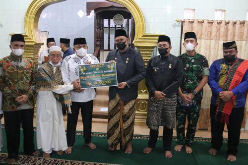 Bobby Nasution Safari Jumat di Masjid Setia Al Mukkaram Medan Petisah