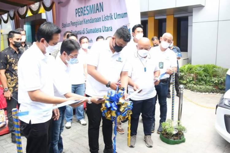 Bobby Nasution Resmikan SPKLU Pertama di Provinsi Sumut Bertempat di Medan Petisah