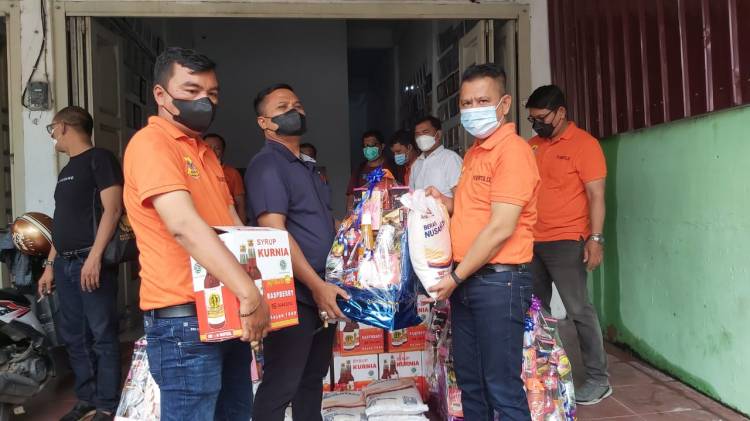Sambut Nataru, Ketua Pewarta Bagikan Bingkisan dan Parsel Kepada Pengurus Serta Anggota Beragama Nasrani