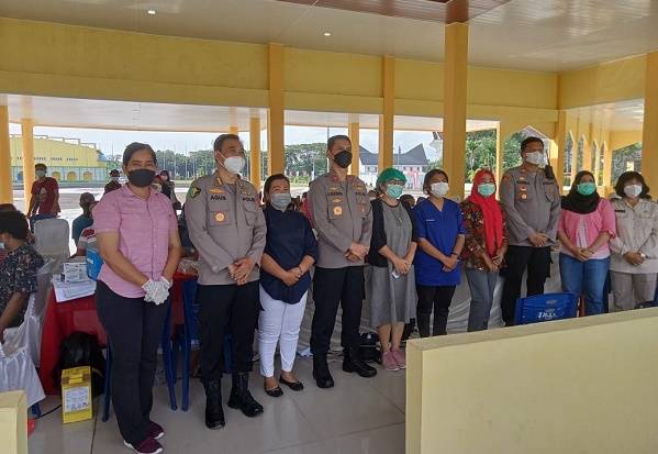 Kejar Target, Polsek Percut Sei Tuan Gelar Gebyar Vaksinasi Massal