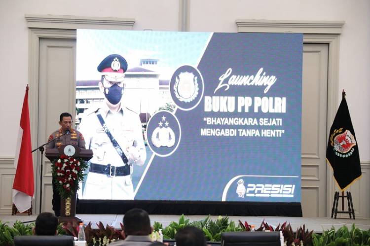 Kapolri Harapkan Buku 'Bhayangkara Sejati Mengabdi Tanpa Henti' Jadi Renungan Polri untuk Lebih Baik