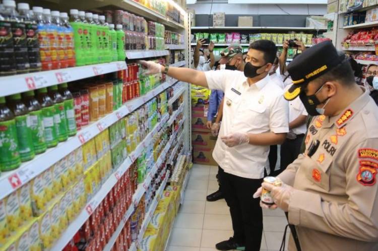Wali Kota Medan Tinjau Ketersediaan Bahan Kebutuhan Pokok di Pasar Modern Brastagi Supermarket