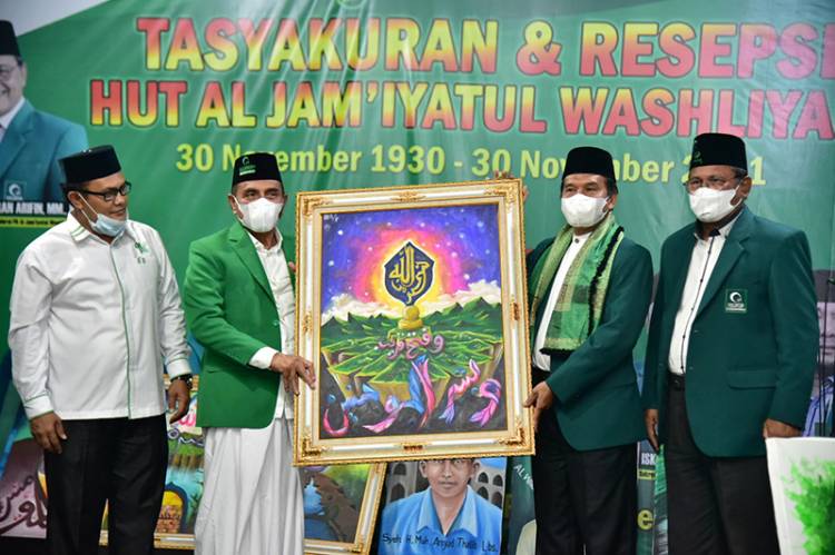 HUT ke-91 Al Jam'iyatul Washliyah, Edy Rahmayadi Borong Semua Lukisan dan Kaligrafi Pemenang Lomba
