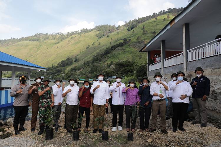  Bersama BPDASHL Asahan Barumun, Wagub Musa Rajekshah Tanam Pohon di Desa Simangulampe