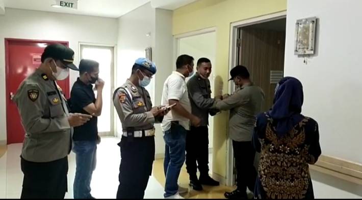 Terserang Stroke Saat Amankan Vaksinasi, Kapolrestabes Medan Jengguk Aiptu Ramlen di RS Murni Teguh