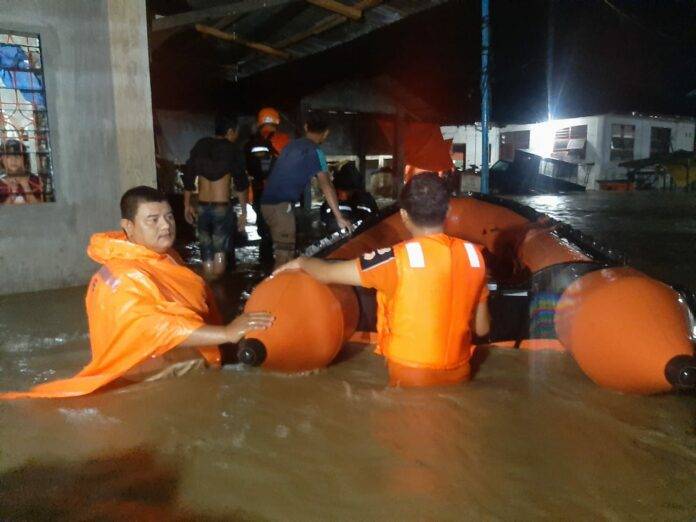 Evakuasi Masyarakat Terdampak Banjir, BPBD Kota Gunungsitoli Imbau Warga Tingkatkan Kewaspadaan