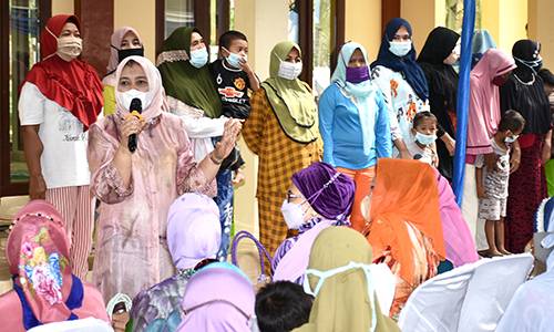 Peringati Hari Ibu, Ketua TP PKK Sumut Salurkan Bantuan