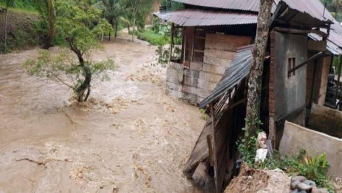  Banjir-Longsor di Mandailing Natal, Sejumlah Desa Terisolir