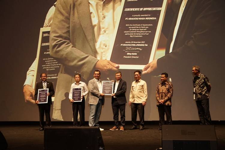 Krakatau Niaga Indonesia Raih Penghargaan Distributor Terbaik, Optimis 2022 Semakin Melejit