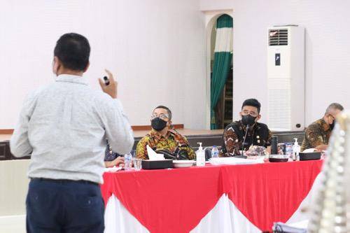 Bobby Nasution Instruksikan UPT Dinas PU Kerahkan Personil Bersihkan Drainase 6.825 M per Hari