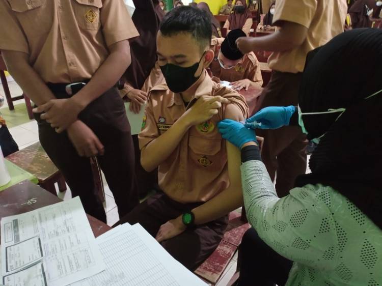 Siswa MAN 3 Langkat Ikuti Vaksinasi Dosis Kedua dari Puskesmas Stabat