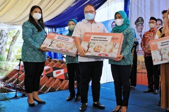 Dukung Program Pemko, Kadin Medan Beri Bantuan Timbangan Bayi