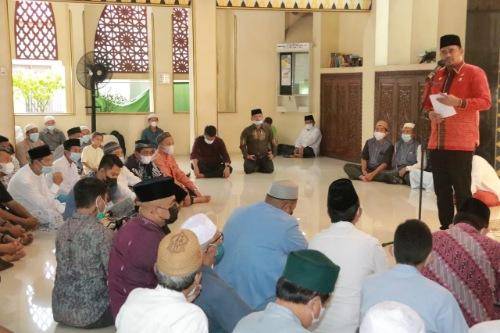 Bobby Nasution Safari Jumat di Masjid Nurul Islam, Serahkan Akte Notaris Koperasi Masjid