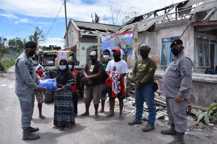 Semarak HUT ke-16, Bakamla RI Salurkan Bansos Korban Erupsi Semeru dan Percepatan Vaksinasi