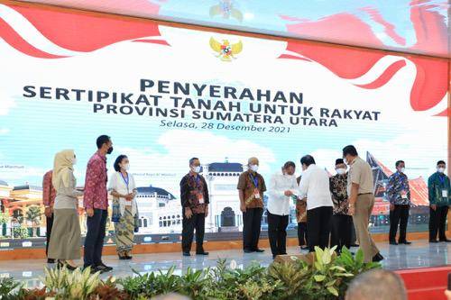 Wakil Walikota Medan Saksikan Penyerahan Sertifikat Tanah untuk Rakyat oleh Menteri ATR/BPN