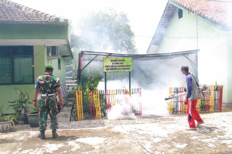  Antisipasi DBD, Kodim Lamongan Kembali Gencarkan Fogging