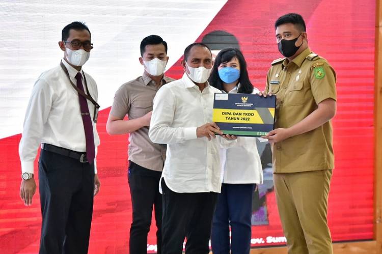 Gubernur Sumut Edy Rahmayadi Serahkan DIPA dan TKDD 2022, Anggaran Infrastruktur Jalan Provinsi Rp2,7 Triliun