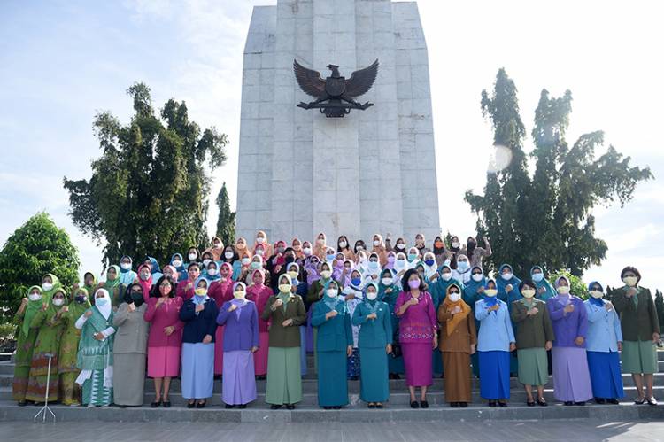 Peringatan Hari Ibu, Ketua TP PKK Sumut Nawal Lubis : Banyak Kaum Ibu Berkontribusi dalam Kemerdekaan