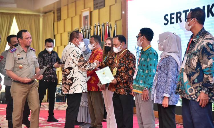 112 Ribu Warga Sumut Terima Sertifikat Tanah, Edy Rahmayadi Bakal Panggil Kepala Daerah untuk Pembebasan BPHTB