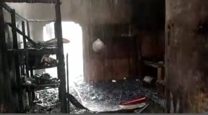 Satu Unit Rumah di Kayu Putih Mabar Hangus Terbakar