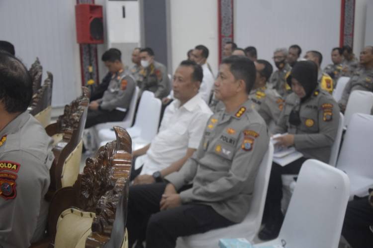 Kapolrestabes Medan Hadiri Seminar Penguatan Kapasitas SDM Polda Sumut Berbasis Pendekatan Marketing 5.0