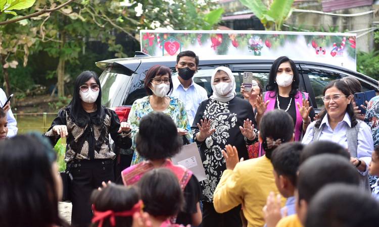 Hadiri Perayaan Natal Yayasan Kasih Tulus, Nawal Lubis Berpesan Rayakan Hari Natal dengan Suka Cita