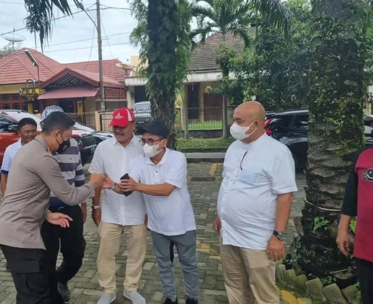 Tingkatkan Pelayanan Publik, Kapolrestabes Medan Bagikan Nomor Ponsel Kepada Warga