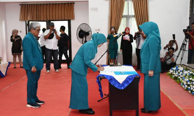  Nawal Lubis Lantik Pengurus PKK dan Dekranasda Kota Pematangsiantar dan Tanjungbalai