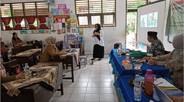 Dosen PGSD UMN Al Washliyah Latih Guru SD Negeri 066668 Medan Desain Didaktis Matematika Berbasis PBL