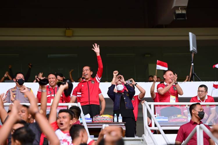 Presiden Jokowi Saksikan Langsung Timnas Indonesia saat Menang 2-1 dari Kamboja