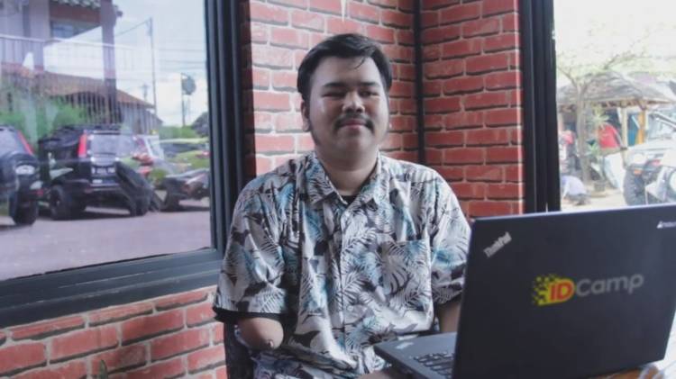 Penyandang Disabilitas Ikuti Kelas Coding dari Indosat Ooredoo Hutchison, Pendidikan Digital Inklusif di ID Camp