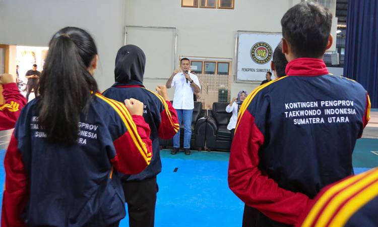 Lepas Atlet yang Mengikuti Kejurnas PBTI, Musa Rajekshah Harapkan Jaga Sportivitas dan Harumkan Sumut