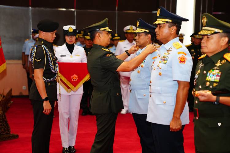 Lima Jabatan Strategis di Lingkungan TNI Diserahterimakan