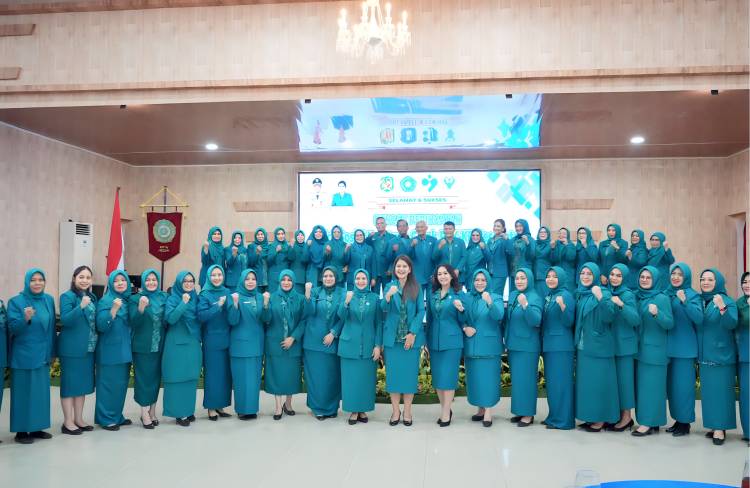 Kahiyang Ayu Bobby Nasution Beri Penghargaan Kepada Pemenang Lomba