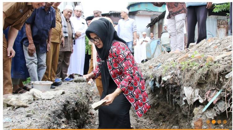 Walikota Pematang Siantar Letakkan Batu Pertama Renovasi Masjid Nurul Hikmah di Jalan Cipto